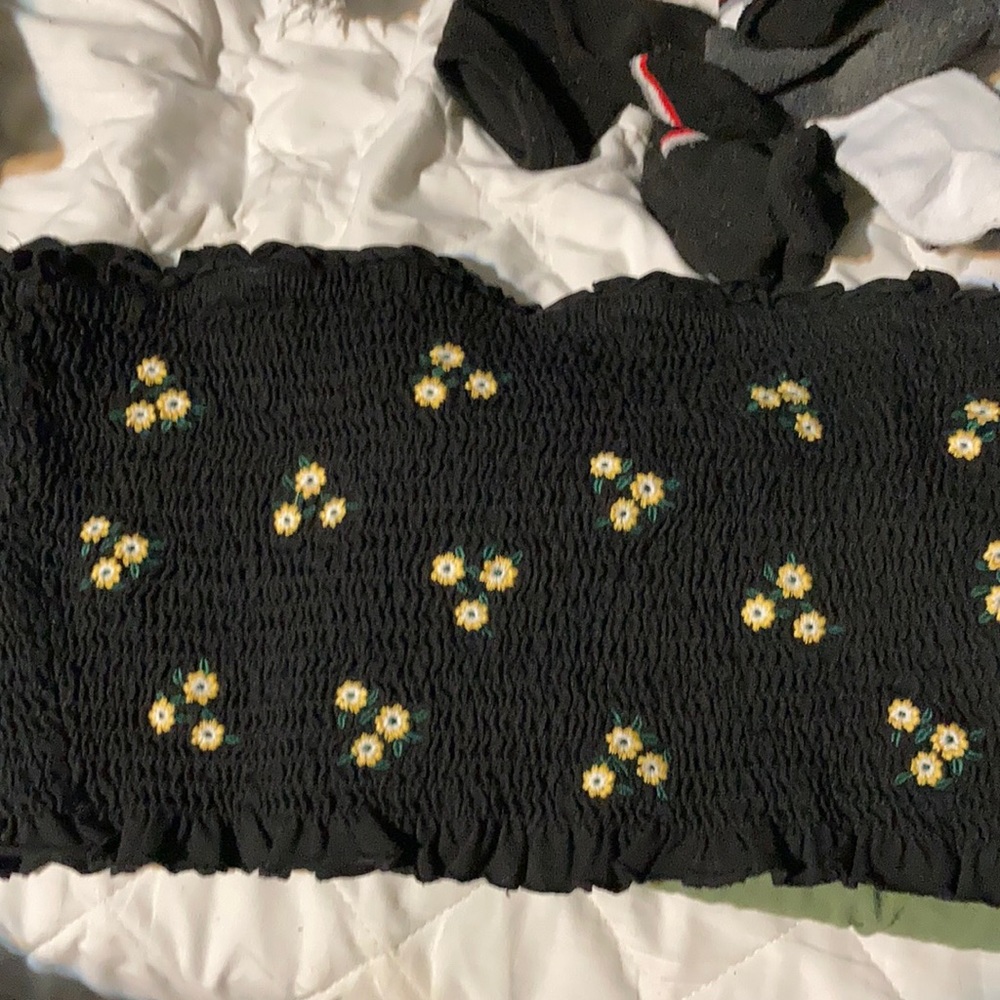 Black tube top with flowers !